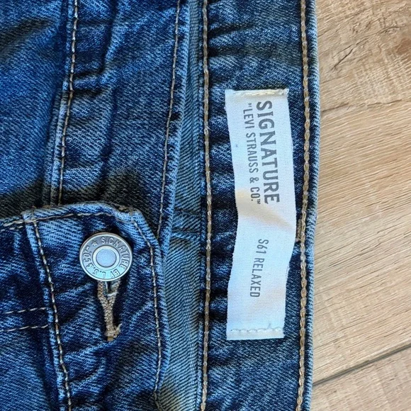 Signature by Levi Strauss Men's S61 Relaxed Fit Jeans in Deep Blue - Picture 3 of 6